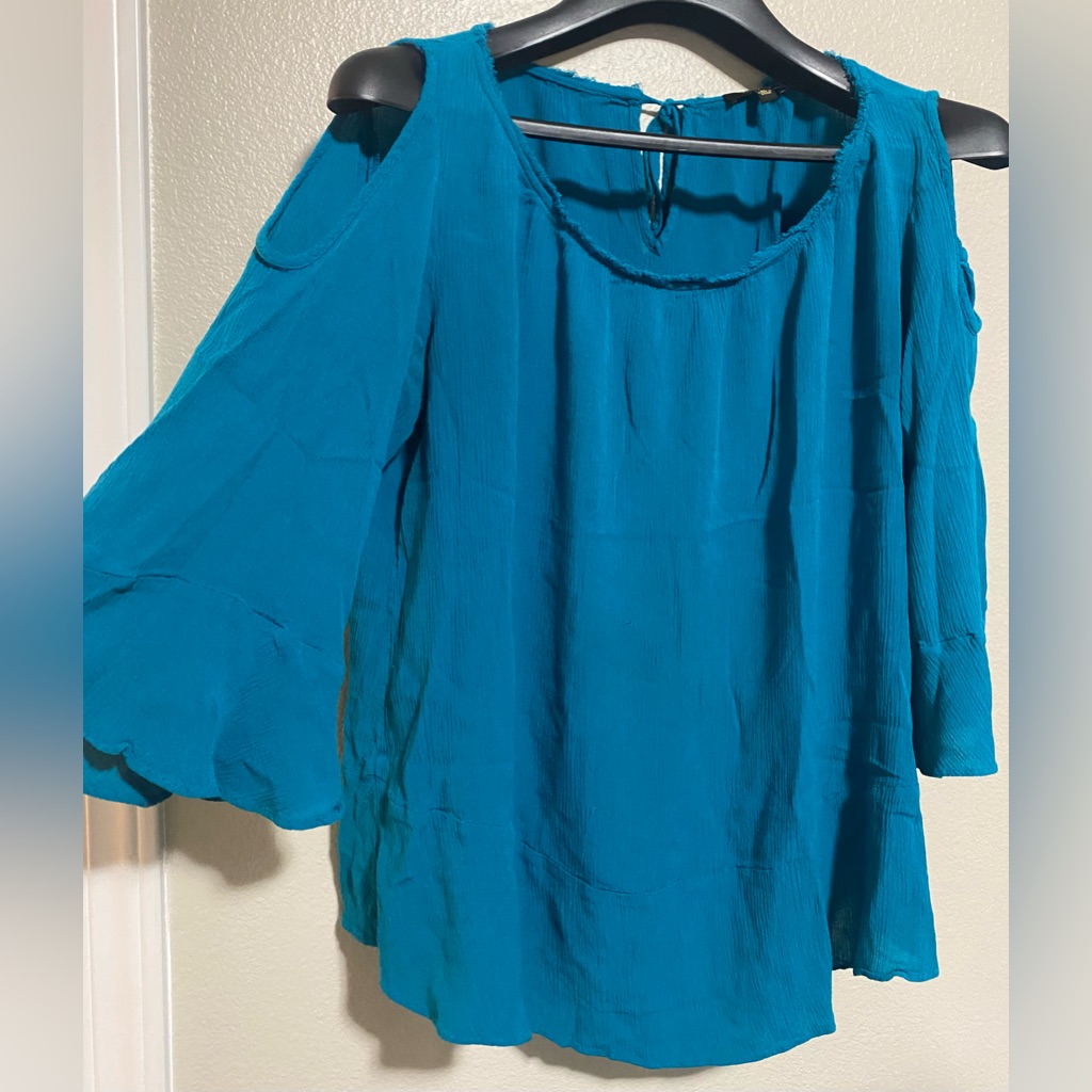 Used Womens Cupio Teal Open Shoulder Shirt- Size Xl(Fits Short)